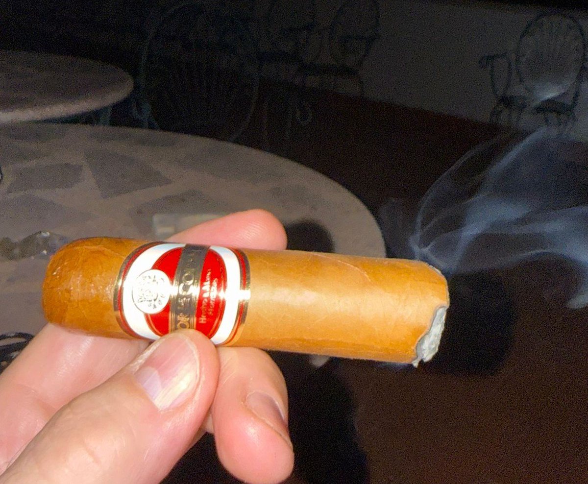 el vecino de نxue tweet media