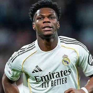 UtdFaithfuls's tweet photo. Just 2 days ago, Fabrizio said Tchouaméni has already SIGNED the new Real Madrid contract — "everything is DONE. Tchouaméni is STAYING at Real Madrid. "

Now, Simon Stone has said there's some positivity regarding Man Utd's chances of signing him, with Real Madrid open to SELLING him. 

I'm confused, man.
