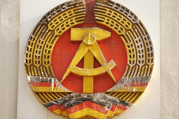 albersantin's tweet photo. ¡Cómo Gorbachov vendió la RDA por el precio de un sándwich!🥪

🤔¿Quién realmente acabó con el Socialismo en la RDA?
Espóiler: No fueron sus habitantes.

Abro hilo 👇🏻🚩 https://t.co/z0sfG7OF33