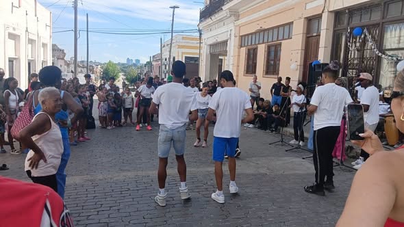 BCuartero's tweet photo. Arte con resiliencia, un viaje a las comunidades de #Cienfuegos 
@SolMayelin @Armandocv781123 @YolexiRdguez @RajadelAlzuri @yulls_yusimi @FernandezMaryde @YaquedeCuba @EVilluendasC @alfonso_noya @PerlavisionTV https://t.co/6rBJ8opdLe