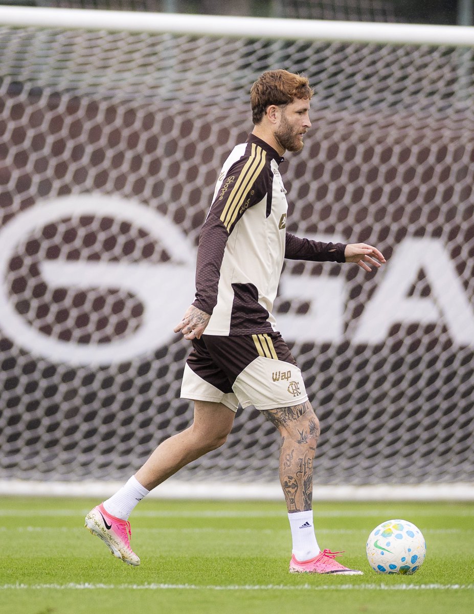 Flamengo's tweet photo. #Treino no Ninho nesta sexta! 🟥⬛️ https://t.co/YeR1LJck6y