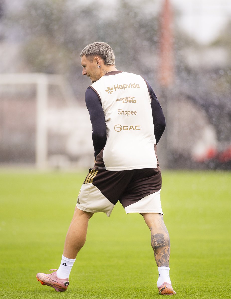 Flamengo's tweet photo. #Treino no Ninho nesta sexta! 🟥⬛️ https://t.co/YeR1LJck6y