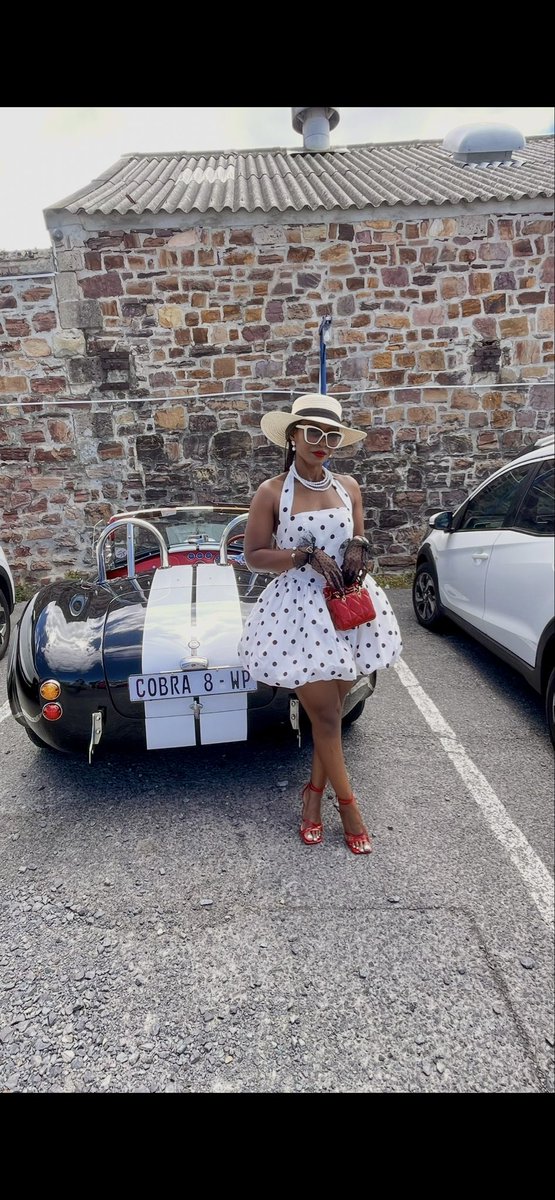sammy_phytness's tweet photo. @tosinolaseinde Bag,shoes,and gloves also https://t.co/Eqxy9qTNWN