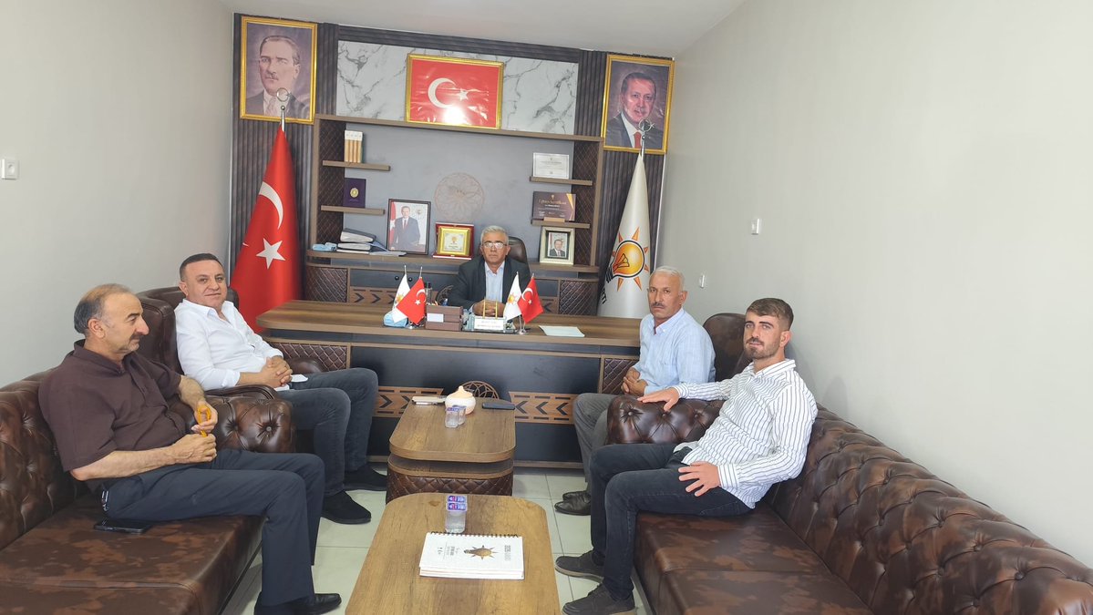 AkMazidagi's tweet photo. 📍 Mazıdağı | Esnaf Ziyareti

İlçe Başkanımız Sn. Mehmet Denli, İl Yönetim Kurulu Üyemiz Sn. Ahmet Azun ve Gençlik Kolları Başkanımız Sn. Şeyhmus Yabu ile birlikte ilçemiz esnaflarını ziyaret ederek hayırlı işler ve bereketli kazançlar diledik. https://t.co/OpQxzO2iLR