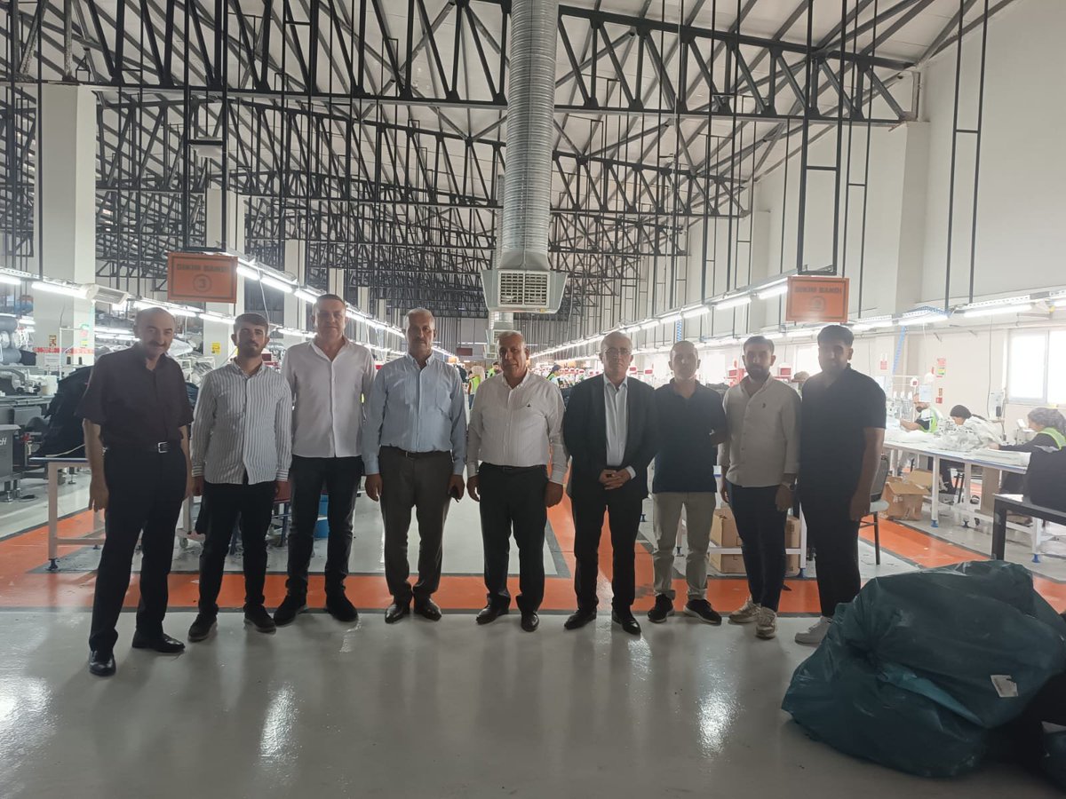 AkMazidagi's tweet photo. 📍 Mazıdağı | Esnaf Ziyareti

İlçe Başkanımız Sn. Mehmet Denli, İl Yönetim Kurulu Üyemiz Sn. Ahmet Azun ve Gençlik Kolları Başkanımız Sn. Şeyhmus Yabu ile birlikte ilçemiz esnaflarını ziyaret ederek hayırlı işler ve bereketli kazançlar diledik. https://t.co/OpQxzO2iLR