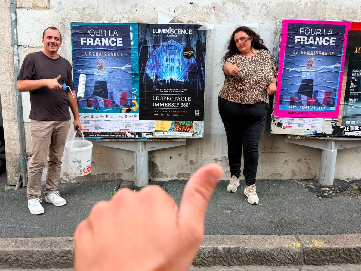 PalisPierre64's tweet photo. 🇫🇷 La jeunesse patriote montre l’exemple à Bayonne !
https://t.co/JODizerhqx
Bravo aux militants de la RNJ locale pour cette nouvelle session de collage en plein centre-ville. Présents sur le terrain, déterminés et fiers de défendre leurs convictions.

On ne lâche rien ! https://t.co/4mquVdcUaR