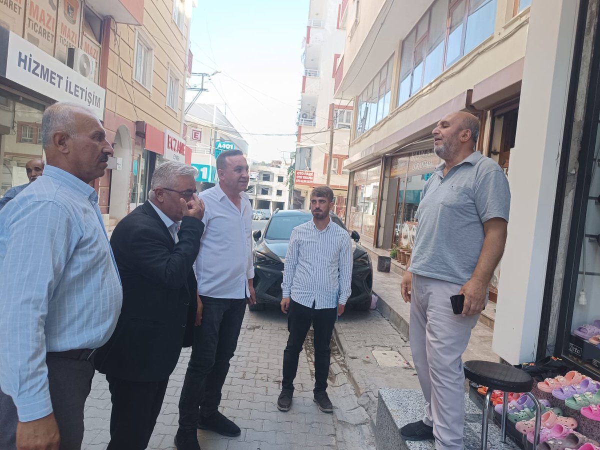 AkMazidagi's tweet photo. 📍 Mazıdağı | Esnaf Ziyareti

İlçe Başkanımız Sn. Mehmet Denli, İl Yönetim Kurulu Üyemiz Sn. Ahmet Azun ve Gençlik Kolları Başkanımız Sn. Şeyhmus Yabu ile birlikte ilçemiz esnaflarını ziyaret ederek hayırlı işler ve bereketli kazançlar diledik. https://t.co/OpQxzO2iLR
