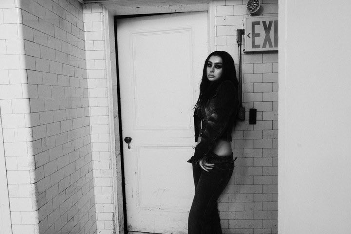 Info Charli xcx tweet media