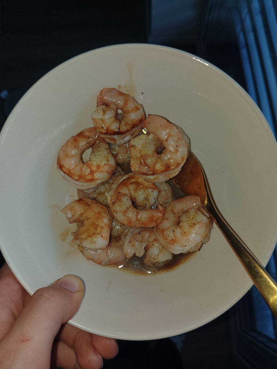 dollity_'s tweet photo. first time making shrimp by myself (im obsessed) https://t.co/hXOzuzH8xL