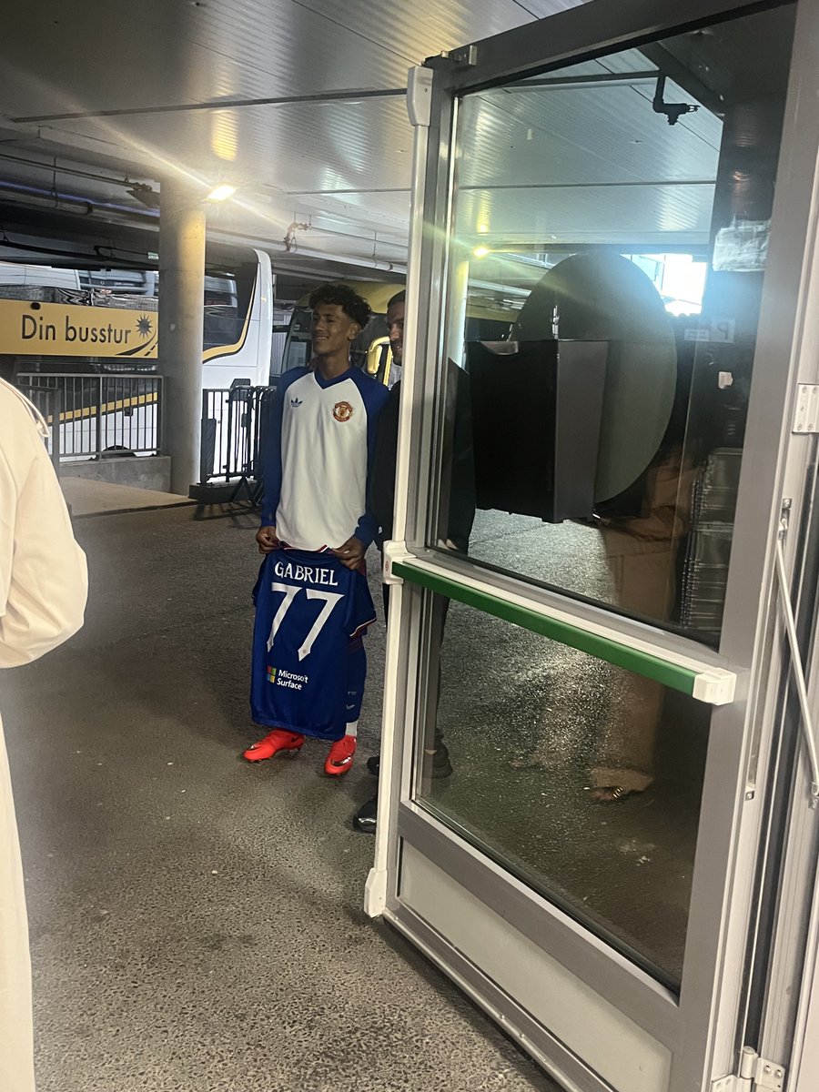 sistoney67's tweet photo. JJ Gabriel with his first, first-team shirt. https://t.co/MGhj2gGZzz