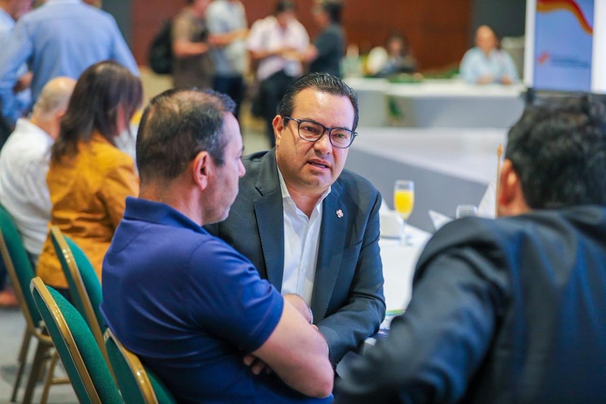 camaradelainfra's tweet photo. Cerramos en Ibagué dos días de diálogo, conocimiento y construcción conjunta en el #ForoRegionalInfraestructura.

Gracias a las autoridades nacionales y territoriales, expertos, gobernadores, alcaldes, secretarios de Infraestructura, banca de desarrollo y representantes del sector privado que compartieron sus experiencias y propuestas para impulsar proyectos mejor estructurados, financiables y conectados con las necesidades de las comunidades.

Nuestro reconocimiento a la @FDNcolombia la @FNDCol y la @gobertolima por hacer posible este encuentro.

El foro termina, pero continúa el compromiso de transformar las prioridades regionales en infraestructura que genere oportunidades, competitividad y bienestar para el país.