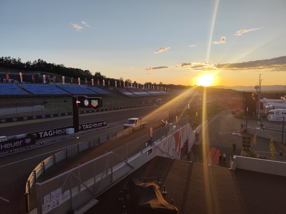 Ciriloabreu2's tweet photo. Sunset at hungaroring https://t.co/42wxaOpZKW