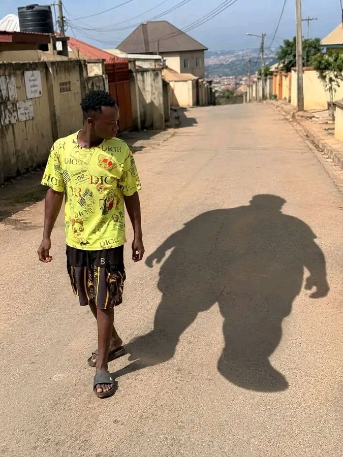 OgundejiAnthon2's tweet photo. My shadow don fat pass me, this werey dey chop behind my back 😭☹️ https://t.co/vr8zJ9yh2Y