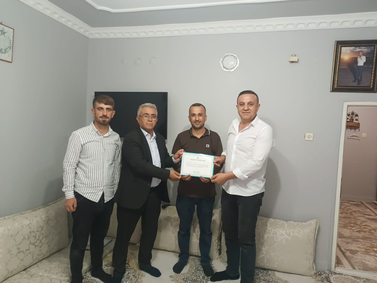 AkMazidagi's tweet photo. 📍 Üye Ziyaretleri

İlçe Başkanımız Sn. Mehmet Denli, İl Yönetim Kurulu Üyemiz Sn. Ahmet Azun ve Gençlik Kolları Başkanımız Sn. Şeyhmus Yabu ile birlikteüyelerimizi ziyaret ettik.

Cumhurbaşkanımızve Genel Başkanımız Sayın Recep Tayyip Erdoğan'ınimzalı teşekkür belgelerini,verdik https://t.co/fTGVof4B2d