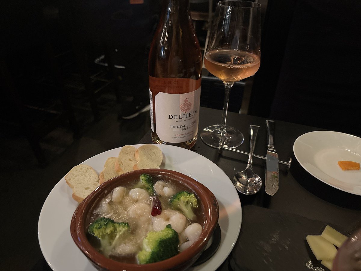 instanoob19's tweet photo. 銀座で飲んだあと家に真っ直ぐ帰らず、おばあちゃんの店で3時まで飲んでた
俺はおばあちゃん子なんで許して欲しい https://t.co/tSmDnJaQwt
