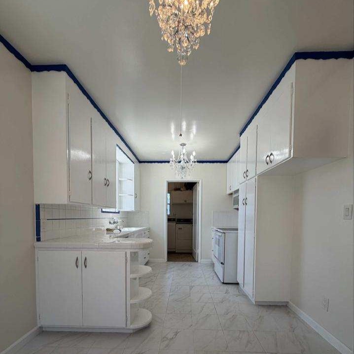 IronBridgeIBL's tweet photo. A little pop of color in today's Before &amp; After 🙌 Reach out to us if you're interested in learning how we can help fund your real estate investing dreams! 

#beforeandafter #homerenovation #fixandflip https://t.co/9qDeHCBfPa