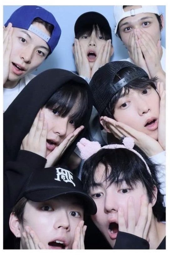 wonwonlovv's tweet photo. photobooth vibes . . ! 
posting a second one cause I haven’t done this in a while… 
@_AMPERSANDONE_ #ANDEARSELCADAY #ANDRSD
#AMPERSANDONE #앰퍼샌드원 https://t.co/PZ0grozcJP