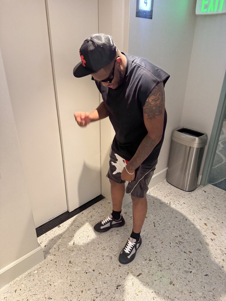 CBickley11's tweet photo. Lil Miami dump🖤 just cause we missed my gday &amp; the 4th , y’all missed me??? F*ck all dat playin’ now I’m grown I put my ❤️ in it! BICKDAWG the only time 2nd acceptable is for seconds... don’t let that go over y’all head WE THEM ONES #FreeDaGuys #RipDaGuys #GBG👑 #StaySuckaFree https://t.co/JkHsdTtvf1