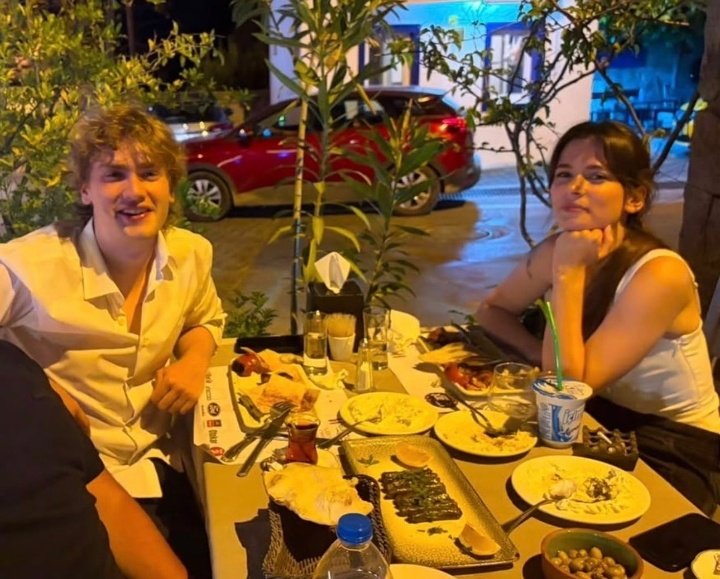 eynesmoon_ir's tweet photo. Galiba Eynes'ten sonra ikinci favori çiftim de reel oluyor. https://t.co/jEUOE5vvJy