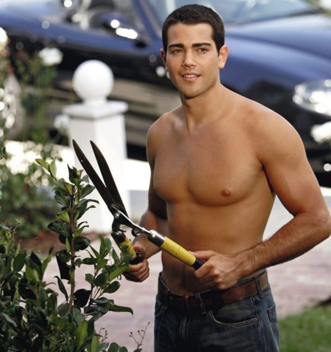 moidsexposed's tweet photo. How the gardener/pool boy looks at you when your useless fat miserable husband is away at work all day. https://t.co/HsHu1iPrDK