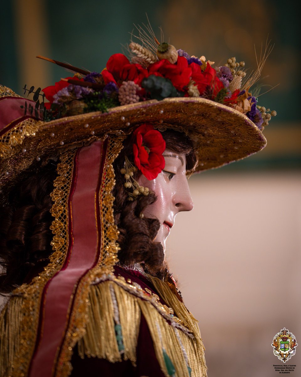 PTorrigiano's tweet photo. Os pilláis un Damas, os encajáis en la Aldea,  y antes de que llegue la Virgen, cuando pasen las abuelas almonteñas con el ajuar os acercáis y le explicáis que todo mal. Que un mojón pa los de maestros de la costura,  que ustedes de alfonsinas domináis y tal. Veréis las risas... https://t.co/UGrKUG0j0s