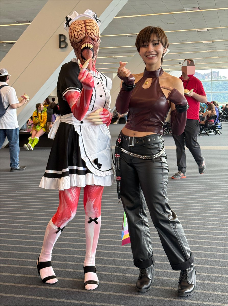 MimiDoesCosplay's tweet photo. Rebecca my beloved

EEEE the red leather outfit was super well received by everyone I ran into ;;;w;;;; many many thankies for the love on it,, again I was a wee bit nervous ab the fit BUT it worked out just fine ;w;
#ResidentEvil #ResidentEvilCosplay #RebeccaChambers #REBHFun https://t.co/o5SS1TTam3