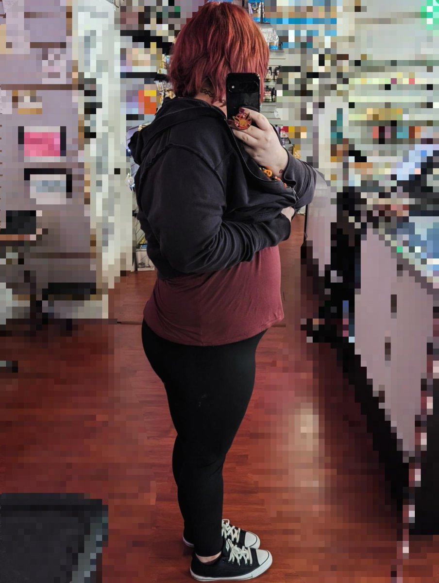 allyandmia's tweet photo. #bodychecking feeling like an ED larp and failure give me motivation to lose weight pls. My cw is 116.. kgs.. currently doing omad #edrtwt https://t.co/FkR5Yy8spJ