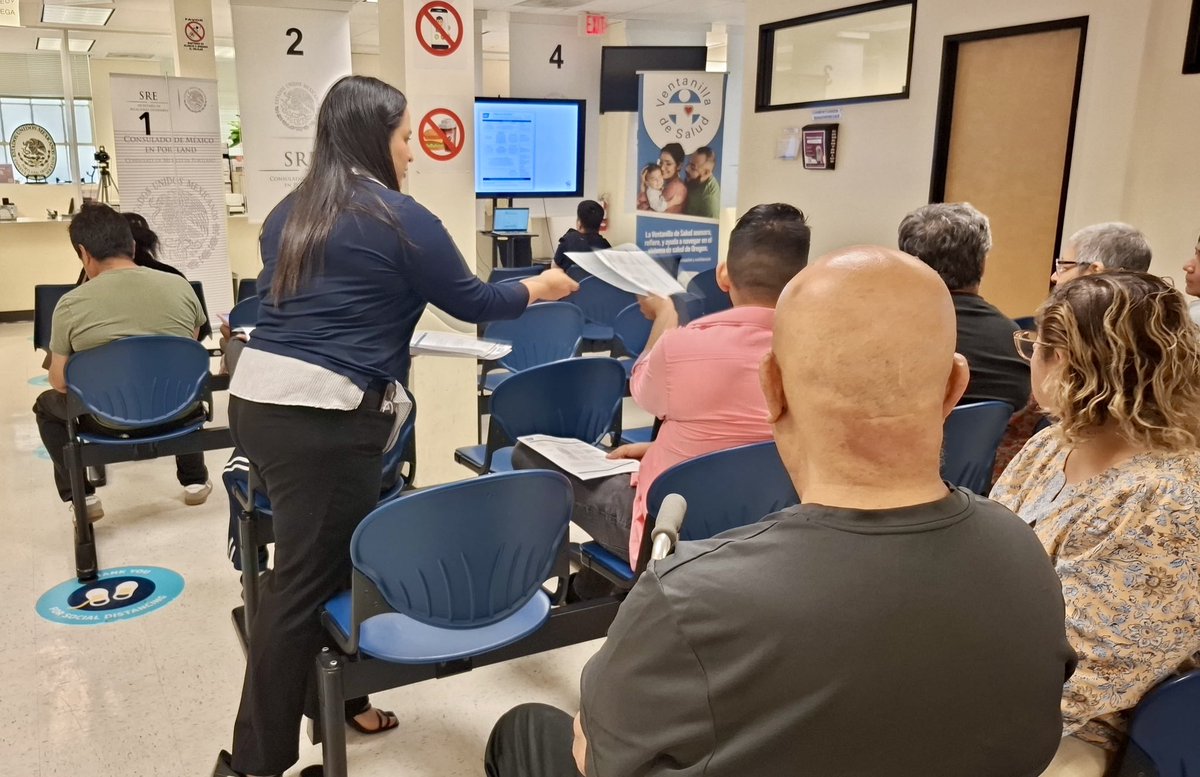 ConsulMexPot's tweet photo. 🩺 Como parte de las acciones de prevención de enfermedades, nuestro aliado @Centro_WashCo ofreció pruebas de VIH en la #VDS de @ConsulmexPot y se informó también sobre otros servicios y próximos eventos de salud. ¿Necesitas de servicios de salud? Acércate a tu Consulado.✨ https://t.co/7cuQxsnkMw