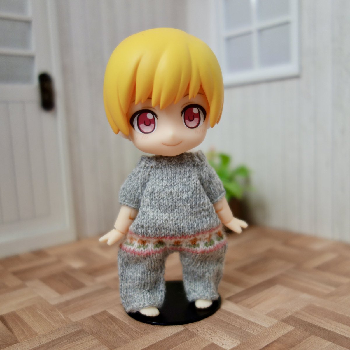 small_knitting's tweet photo. 何故か、先日のX不具合の時の投稿だったからか、ねんどろいどどーるKidsボディにサンプル作品を試着させた時の投稿が消えている(？)ので、再投稿しておきます。
ズボン部分は、ややゆったりめです。

実際の作品は、模様部分を微調整しました。

作品ページは、明日公開予定です。

＃ドールニット https://t.co/wPclxG3Izp