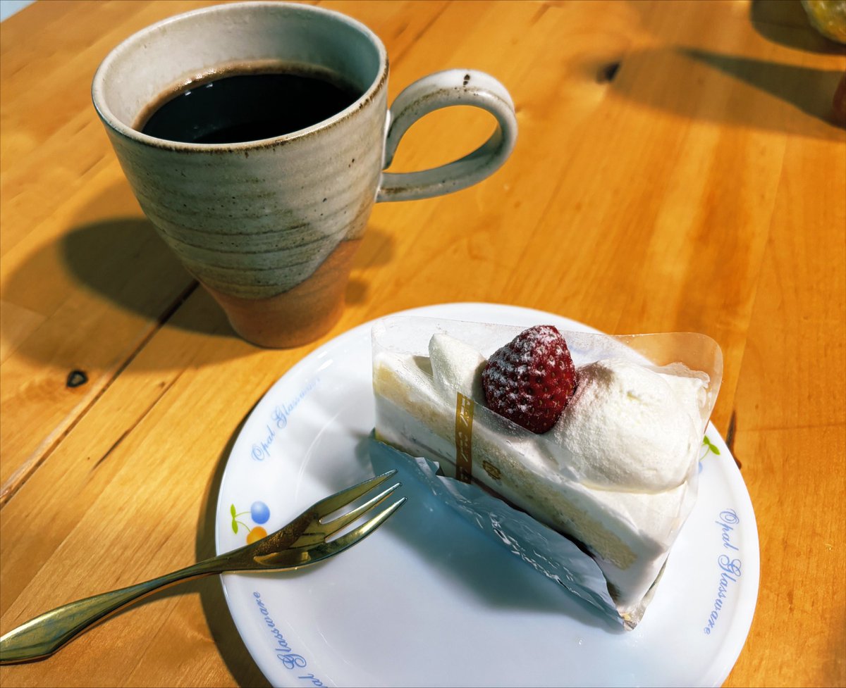 Luv_AimerMusic's tweet photo. 朝の1杯☕⸒⸒
おはようございます🍰🫖 https://t.co/kEjxGbptCf