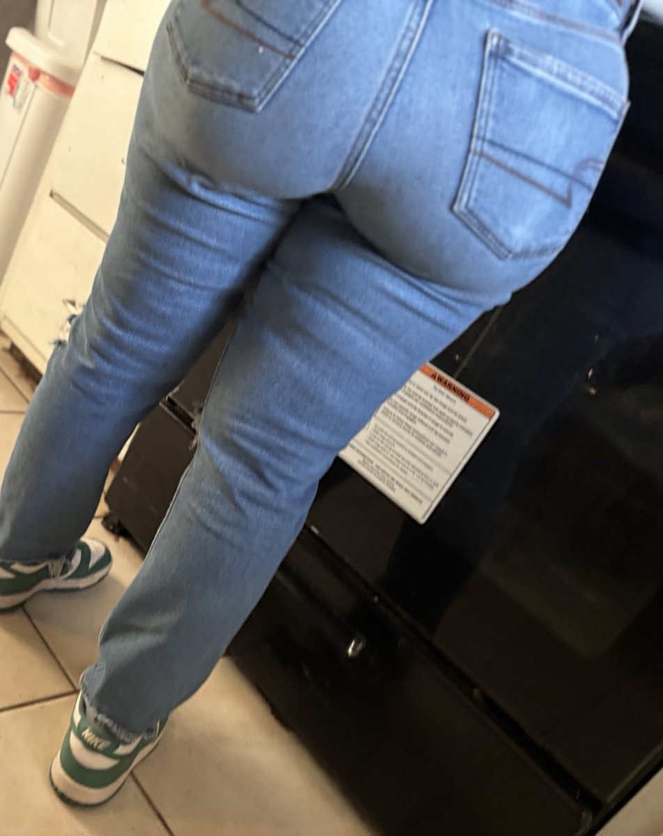 3030_Killer's tweet photo. Nuestro amigo nos manda este rico aporte de la culona de su tía miren 🐶 culo tiene para unos buenos sentones y dale unas buenas nalgadas que rico 
#tia #culona #sexy #hot #milf #voyeur #fetiche #tiasabrosa https://t.co/P3OowoKfGZ