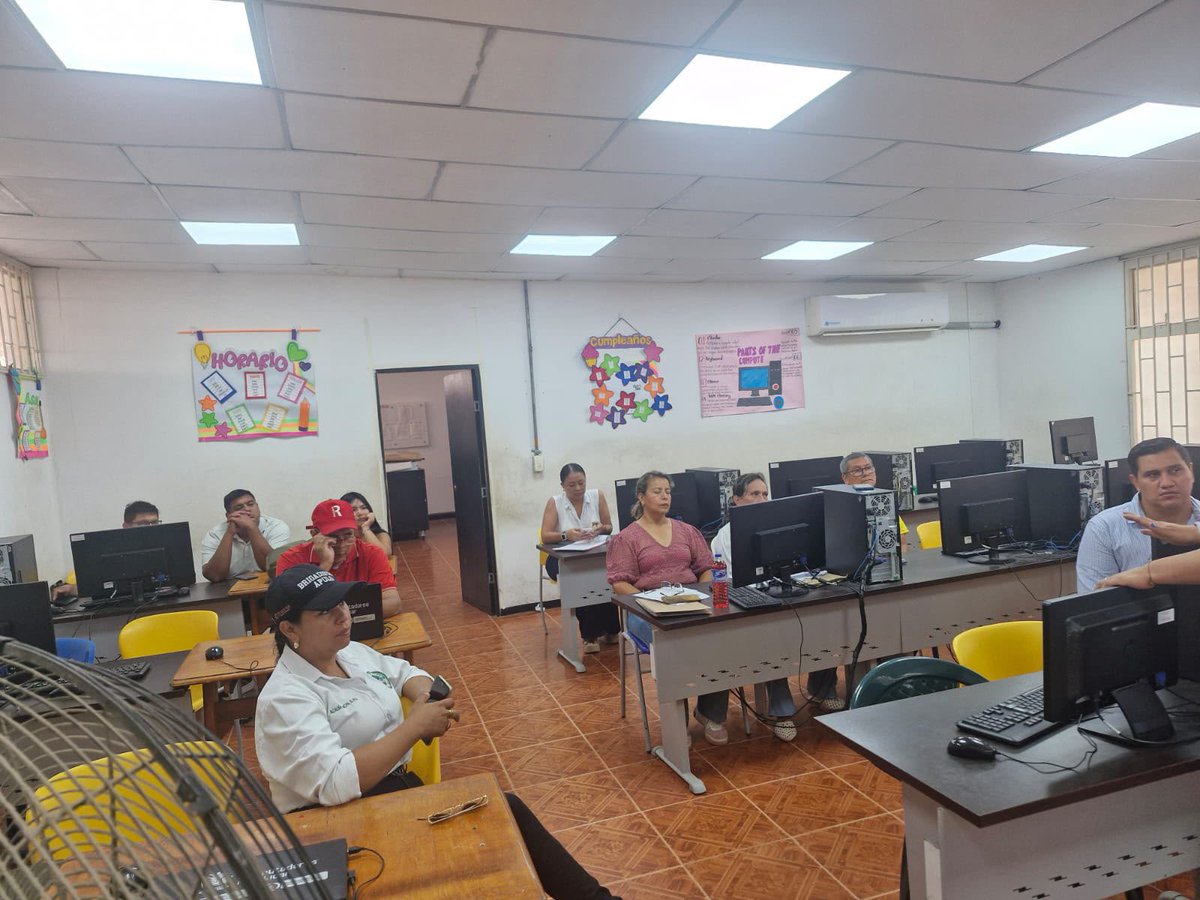 SecEducaCundi's tweet photo. Seguimos fortaleciendo la estrategia de Movilidad Escolar en Cundinamarca.

Estuvimos presentes en siete provincias del departamento, desarrollando jornadas de capacitación sobre el Sistema General de Regalías para los Convenios Interadministrativos de Movilidad Escolar 2026-2027 https://t.co/GMnmw64BlJ