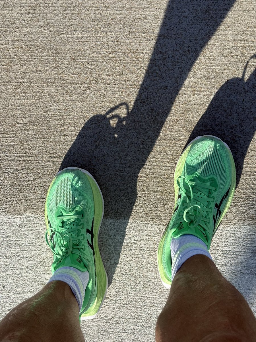 Leftylovato's tweet photo. Saturday morning 11 mile long run in my Ekidens. Yes, 98% humidity and the hat was soaked, I almost didn’t make it. Sunday morning 10k at Chalco Hills  in my Thunders.
“Why’s everybody sing along, when we built this city on ruins?
-Destroyer https://t.co/lAVMLpncEN