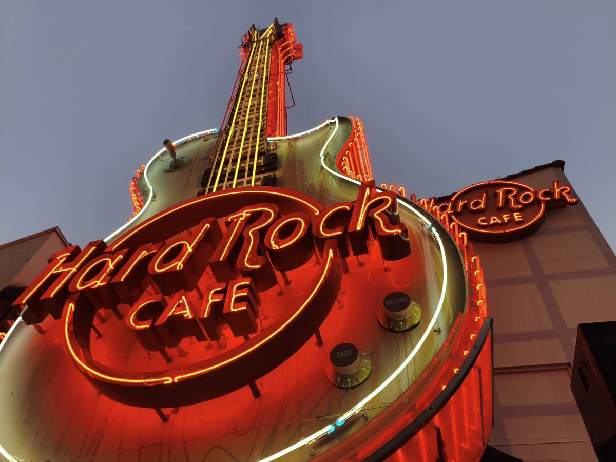 SIN1967_'s tweet photo. 7月22日という日に Ozzyが訪れたHard Rock Cafe Tokyoのステージで彼の素晴らしい楽曲を演奏できたこと。
我々にとって最高の時間,経験でした。#OzzikiOsbourne　#OzzyOsbourne  #OzzyDay
#BlackSabbath　#HardRockCafeTokyo https://t.co/YgQg7glMMc