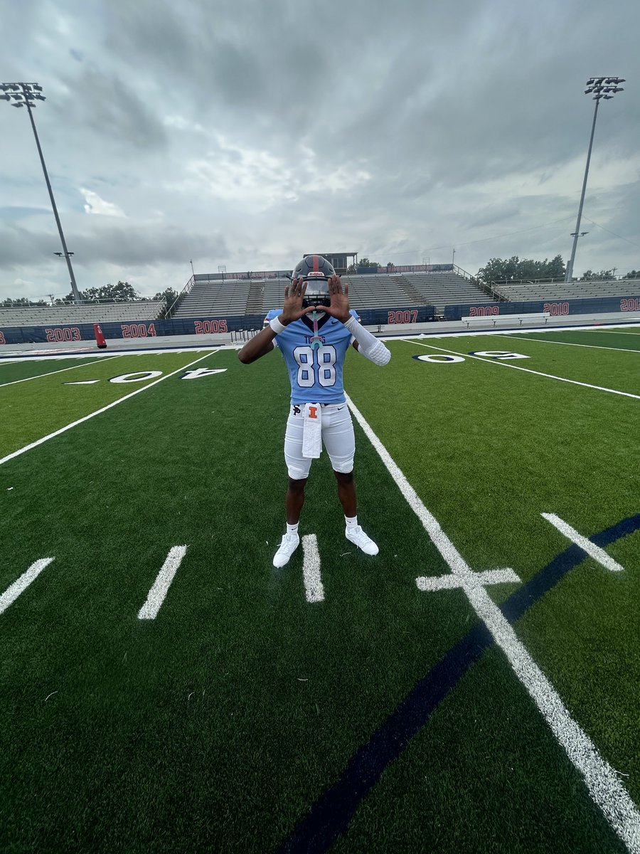 KFordtuff80's tweet photo. Big 8️⃣8️⃣💙❤️🩵🤍🥶 Gee Hinds II SOUTH PANOLA TIGERS #12Loading https://t.co/q1hI9Kwybe