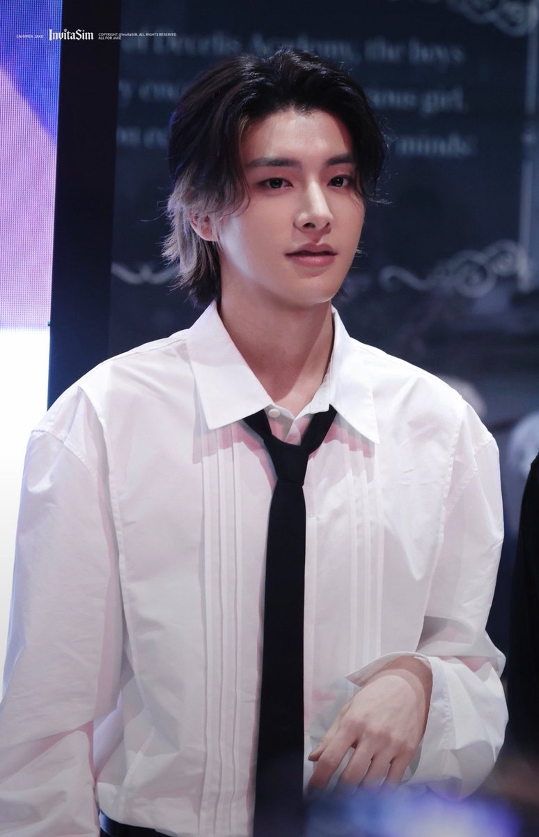 sjydaiIy's tweet photo. JAKE AT THE SAYBYE EVENT LOOKING SO HANDSOME OMG😍

#JAKE #제이크 https://t.co/fslaWWLKwU