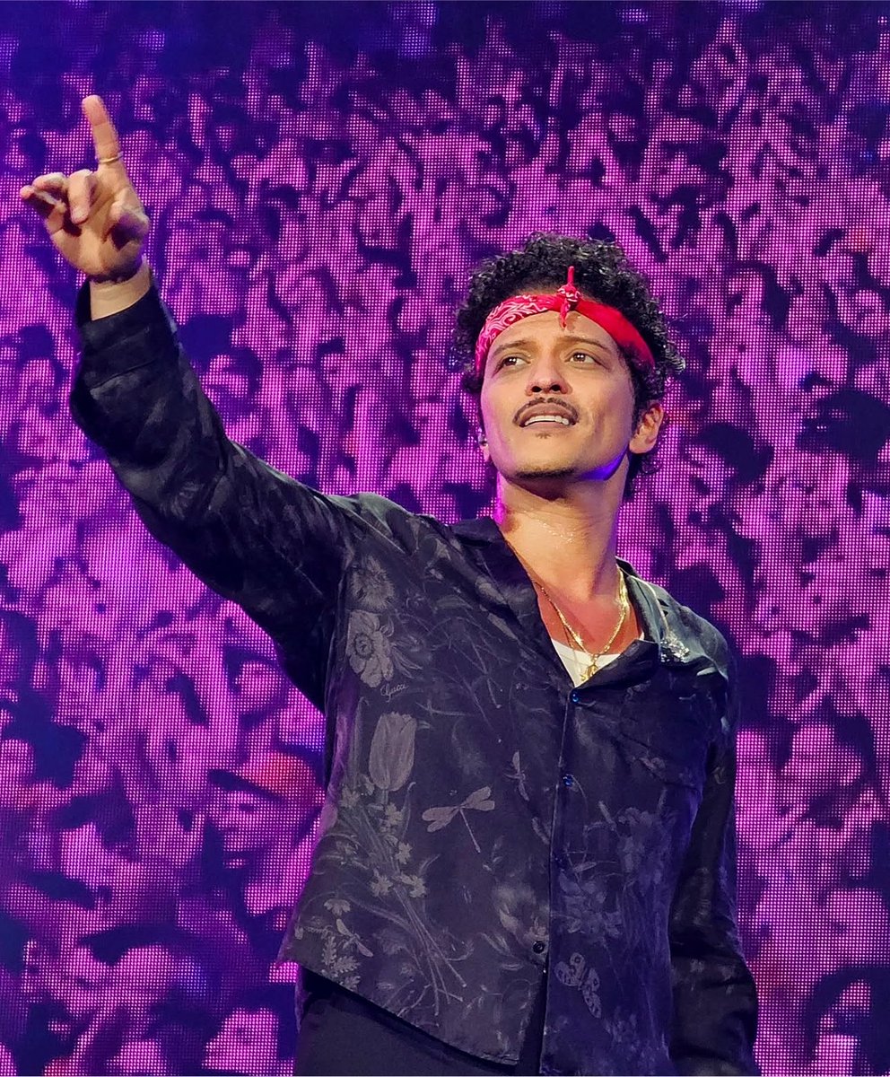 BrunoMarsAccess's tweet photo. Bruno Mars, The Romantic Tour 🥹✨🌹 https://t.co/AsUe44Ir3o