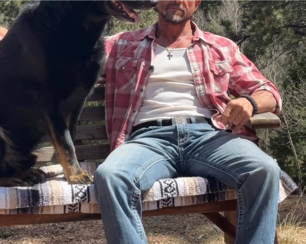 joeIsmillers's tweet photo. more pics of joel i'd have in my phone https://t.co/HXTDiMlgau