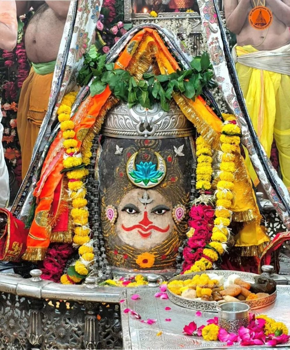 shailendraBJP_'s tweet photo. उज्जयनी नरेश,कालों के
काल_महाकाल
शिप्रातटे भगवान श्री महाकालेश्वर दक्षिणमुखी ज्योतिर्लिंग के विक्रमसंवत्-२०८३ आषाढ़ शुक्लपक्ष दशमी शुक्रवार 24जुलाई26
प्रातःकाल
#भस्मारतीश्रृंगारदर्शन
वंदन
ॐश्रीमाँ*ॐ नमःशिवाय
पार्वती पतये-महादेव भक्तों पर सदा कृपाकरें
कण-कण में महादेव
हर-हर महादेव https://t.co/Gw9941Yjwv