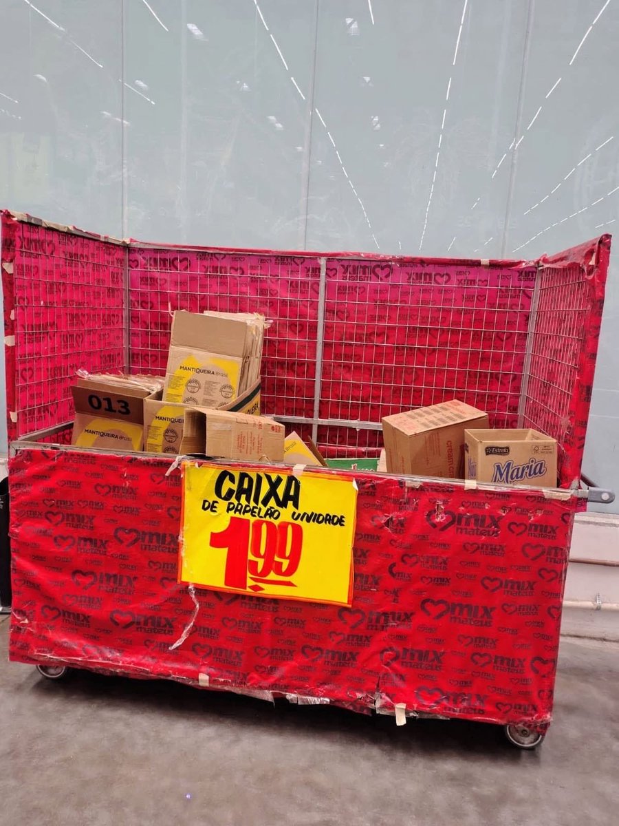 omachoalpha's tweet photo. No governo do amor até caixa de papelão que ia pro lixo e era brinde pro cliente levar o pouco de comida que conseguiu comprar pra casa agora tem um custo https://t.co/S4rLsGJrWK