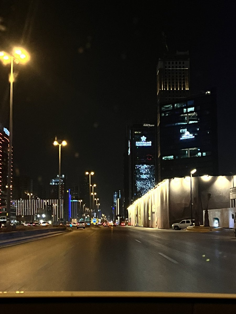 SH_4_77's tweet photo. كنت مشغلة نانسي لين قررت أطالع يمين.. غيرت عراقي 😕 https://t.co/OIfPrkW6Ay