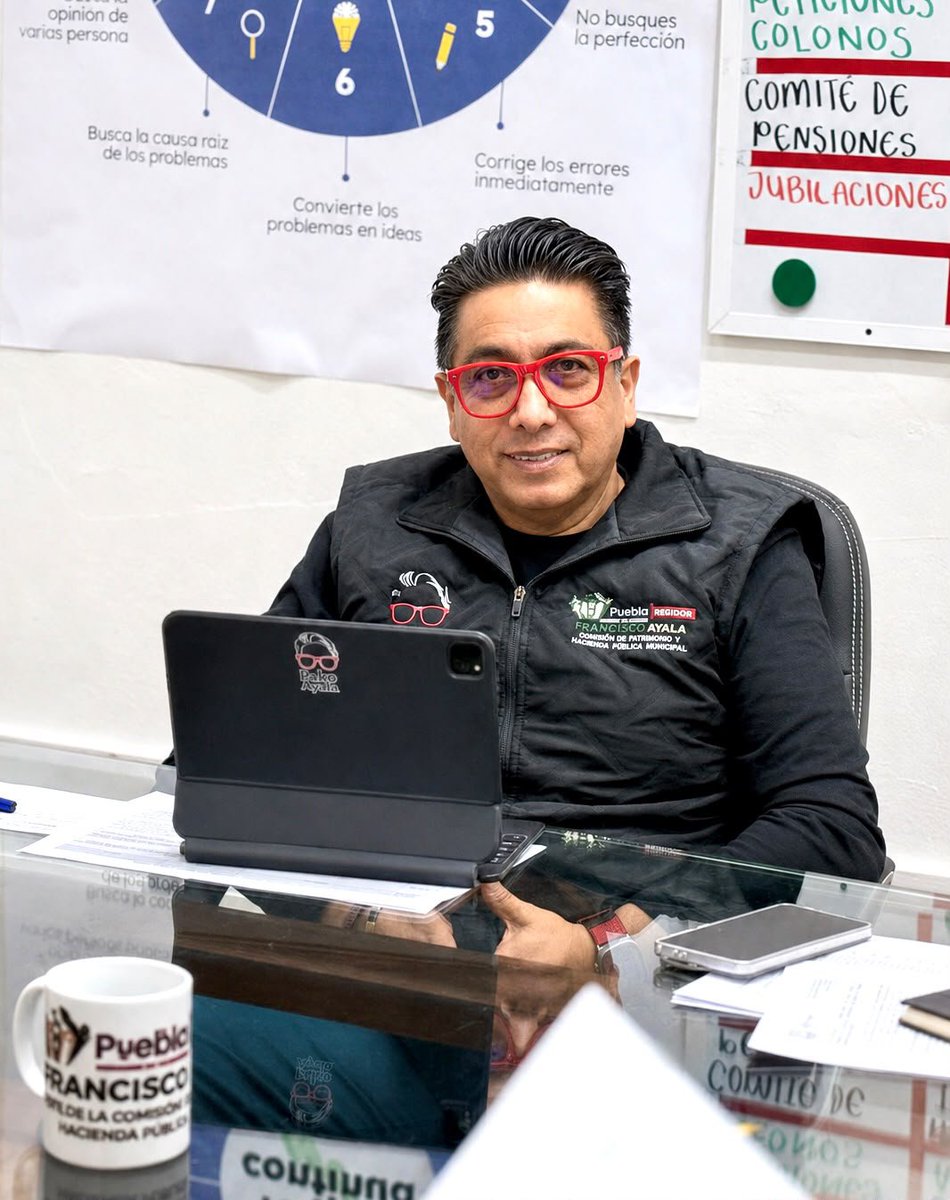 RegidoresPue's tweet photo. Como parte del compromiso de consolidar un gobierno eficiente, transparente y cercano, el regidor @AyalaPako presidió una mesa de trabajo del Comité Técnico de Pensiones. https://t.co/oOPmjOwD5o