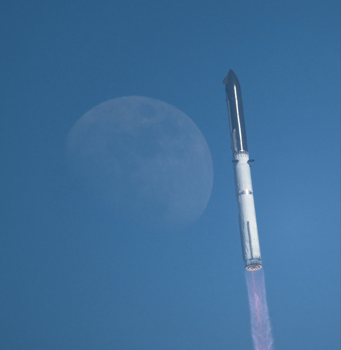 texas_lizard's tweet photo. Liftoff of Starship Flight 13 out of Starbase, TX!!! https://t.co/VyIVhcMC2k