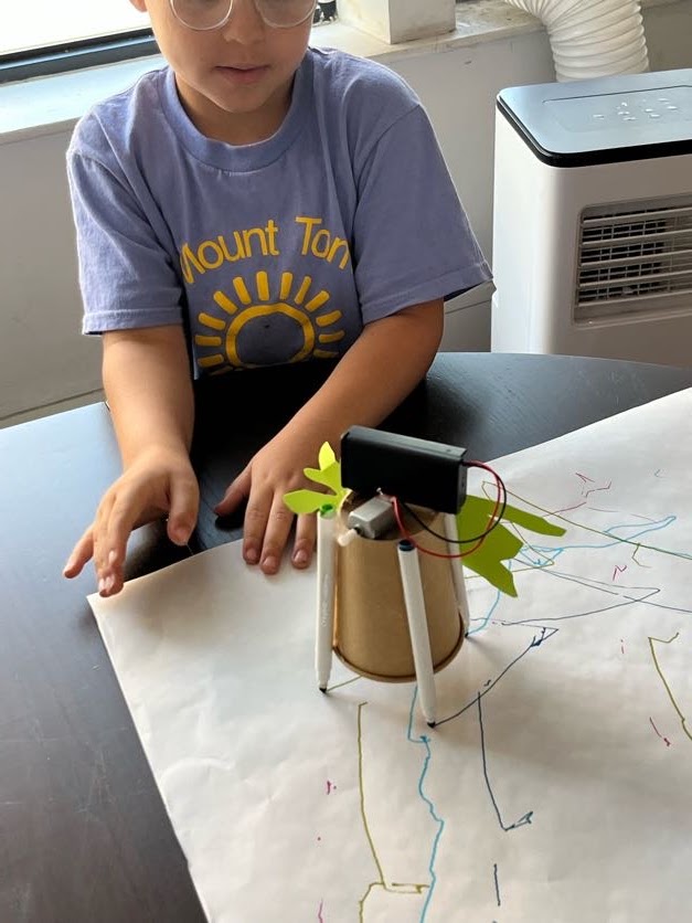 stemkidsnyc's tweet photo. Week 1 of STEMXPlorers' Innovation Lab ended well! 🚀 Students completed games in codeSpark, ScratchJr. &amp; Kodable, coded Dash Robots, explored art at the Studio Museum of Harlem 🎨, and engineered motor-powered Skribbl Bots. What an amazing week of STEAM learning! 💡
#STEM #NYC https://t.co/bRb0GDkBXM
