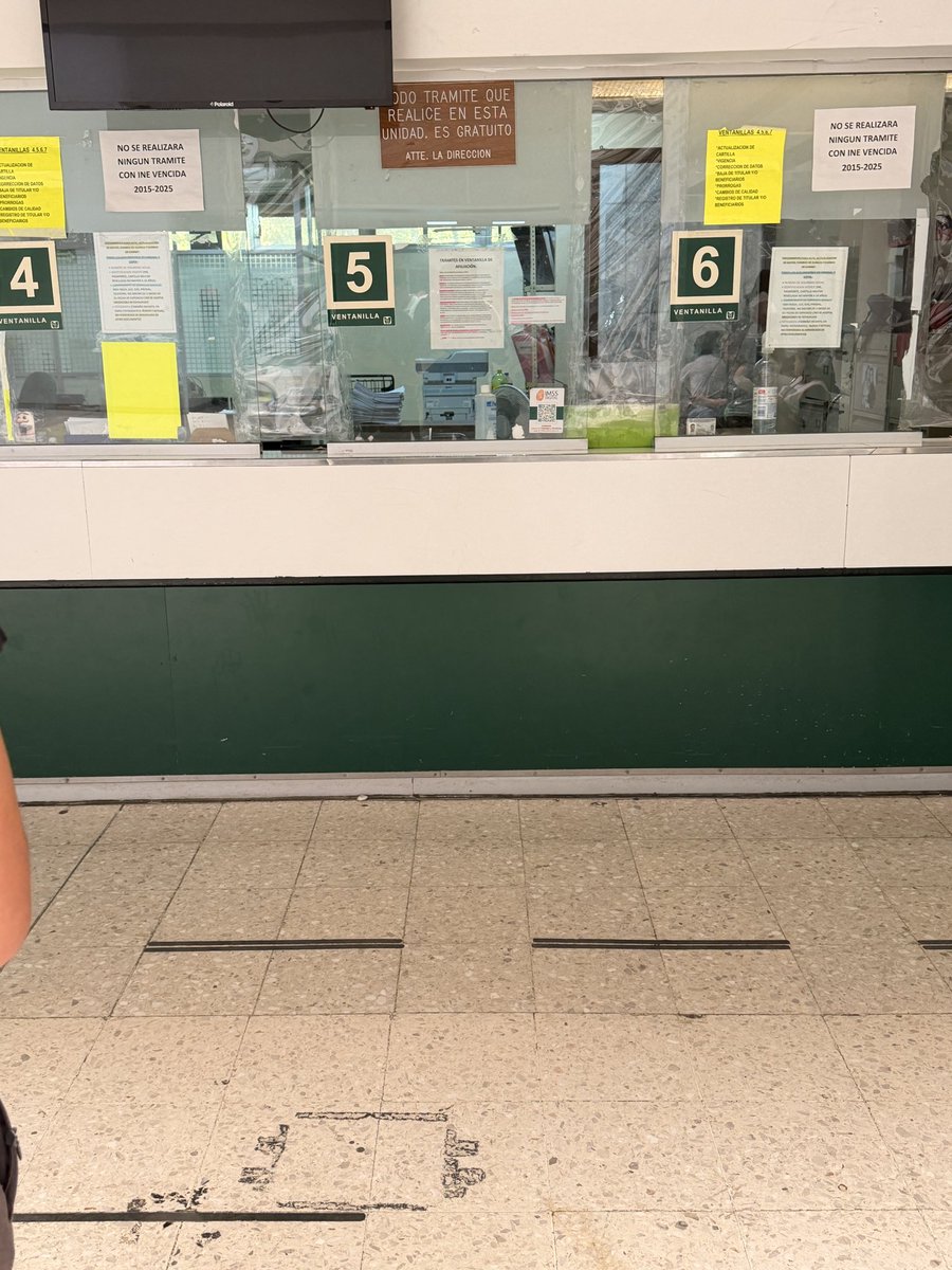 MAGIC0713's tweet photo. Mira @Tu_IMSS @Claudiashein @SSalud_mx tus empleados tienen un horario de 8:00 a 19:30 y no hay nadie en el archivo, gentes esperando y vacío sin personal para atender https://t.co/i0WxAKCgZg