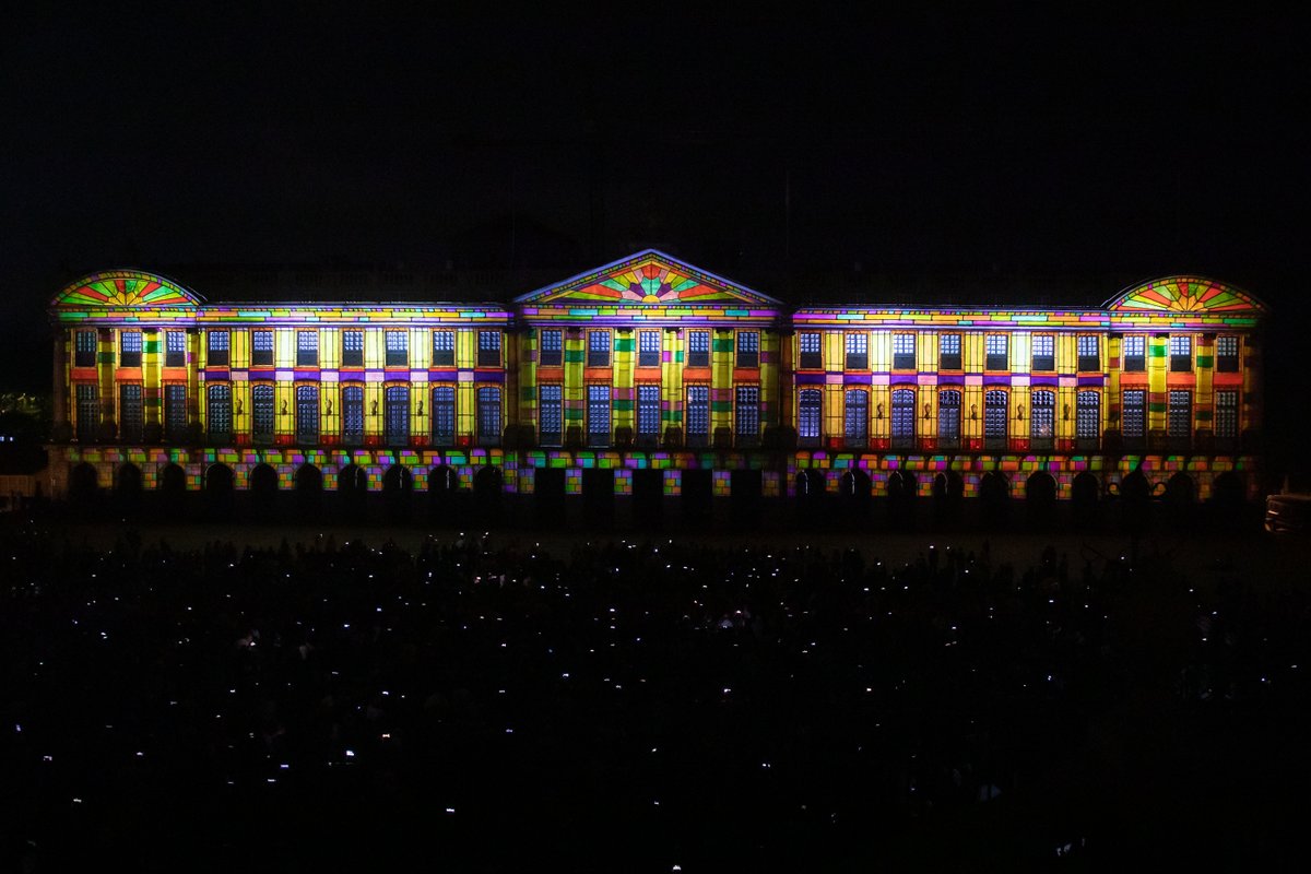 PazodeRaxoi's tweet photo. 📸 Así vivimos as primeiras sesións do #videomapping do #Obradoiro, unha proposta visual inmersiva que transformou o Pazo de Raxoi nun lenzo vivo que combina creatividade, tecnoloxía e patrimonio! 👏 https://t.co/B19Uo8duq9