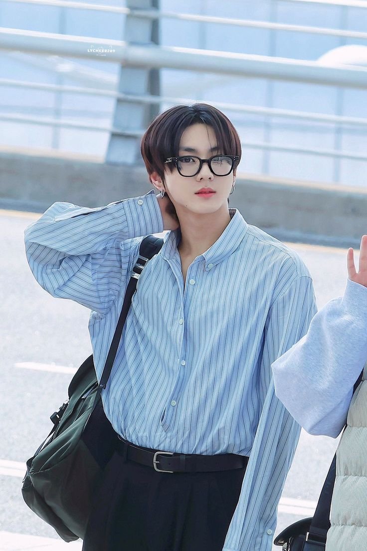itsheeseungie's tweet photo. INTERAÇÃO 

Se você tivesse que escolher um desses outfit do Jungwon para salvar a humanidade, qual seria? 

respondam com as tags ❤️ 

#HYBE_Address_ENHYPEN_Q2
#BoycottHYBE_EnforceReform https://t.co/Gxdoe0nlJe
