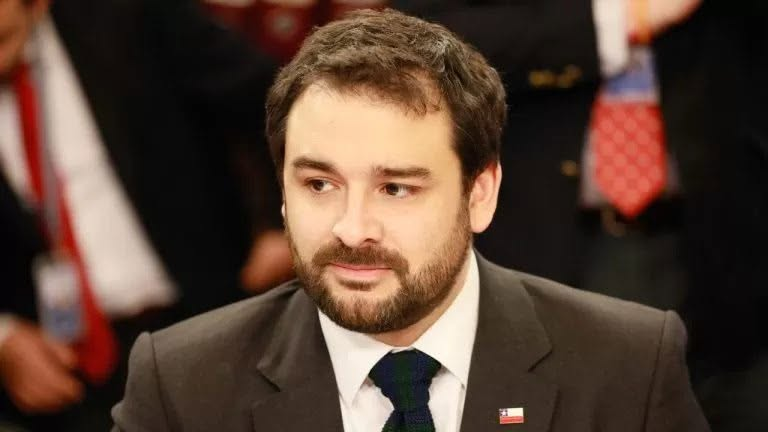tatapapo's tweet photo. Como verdadera contramuestra Juan Pablo Rodríguez, el exsubsecretario de Hacienda, debiera hacerse test de drogas en el pelo es útil porque detecta el consumo de sustancias de forma prolongada (entre 90 y 180 días), a diferencia de la orina o la sangre https://t.co/2oQx8X4Bzi