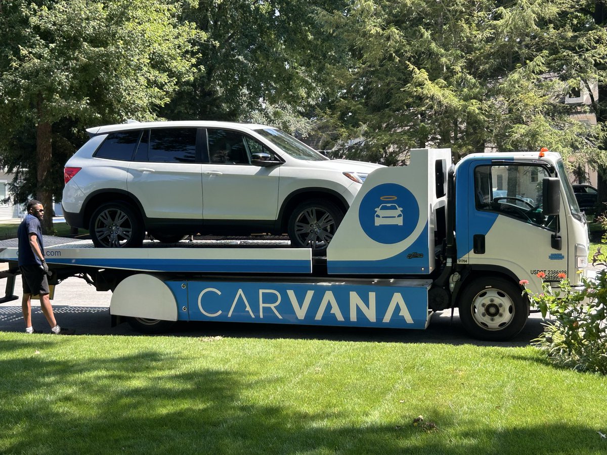 WendyPhoto's tweet photo. @Carvana Very impressed with my car sale to Carvana. The process was quick, simple, and the driver was so professional! https://t.co/3E59SfDrEU