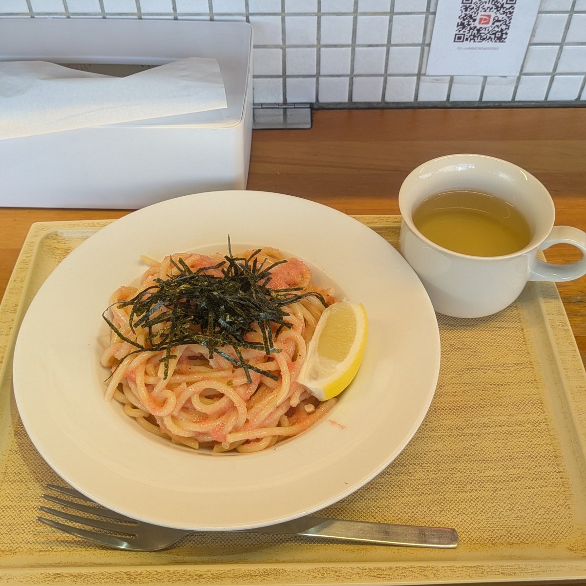 yarukinasu1005's tweet photo. 流石にお腹がいっぱいなので帰ります。時間帯的に人も少なく最高の朝活でした。#築地 https://t.co/yMZZZAReYZ